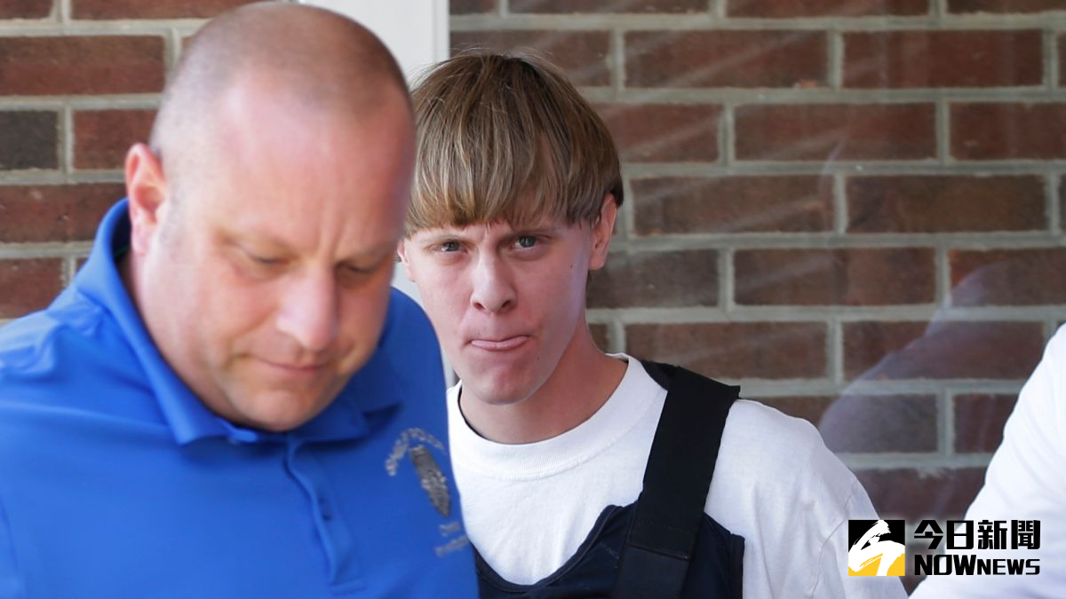 ▲2015年魯夫(中)持槍闖入教堂殺害9名非裔美國人，最終因仇恨犯罪被判處死刑。（圖／達志影像／美聯社）