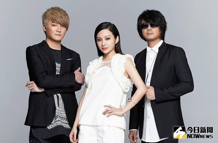 ▲F.I.R.今年在廣州跨年。（圖／翻攝F.I.R.臉書，2017.1.1）