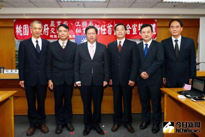 ▲農業局長郭承泉、工務局長黃治峯、交通局長劉慶豐、秘書處長顏子傑、桃園果菜公司董事長彭添富等五位首長宣誓典禮。(圖片來源：桃園市政府)