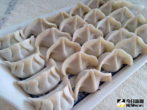 餃子是北方人年夜飯桌上必不可少的。