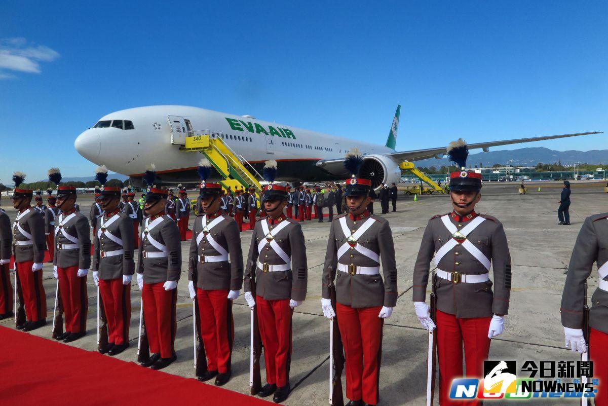 ▲總統蔡英文搭乘長榮專機進行英捷專案，出訪中美洲4國。（圖／記者彭媁琳攝）