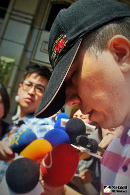 業務男性侵陸男模 警破獲 刑事局30日宣布破獲台灣男子迷姦大陸男模案。43歲杜姓男子到大陸擔任電子公司業務，卻假扮電視台高層或廣告公司老闆，誘騙大陸男模性侵。中央社記者劉建邦攝 103年9月30日