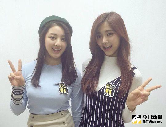 ▲拍照比出Ya手勢上傳網路，指紋可能已經被盜取。（圖／翻攝自網路）