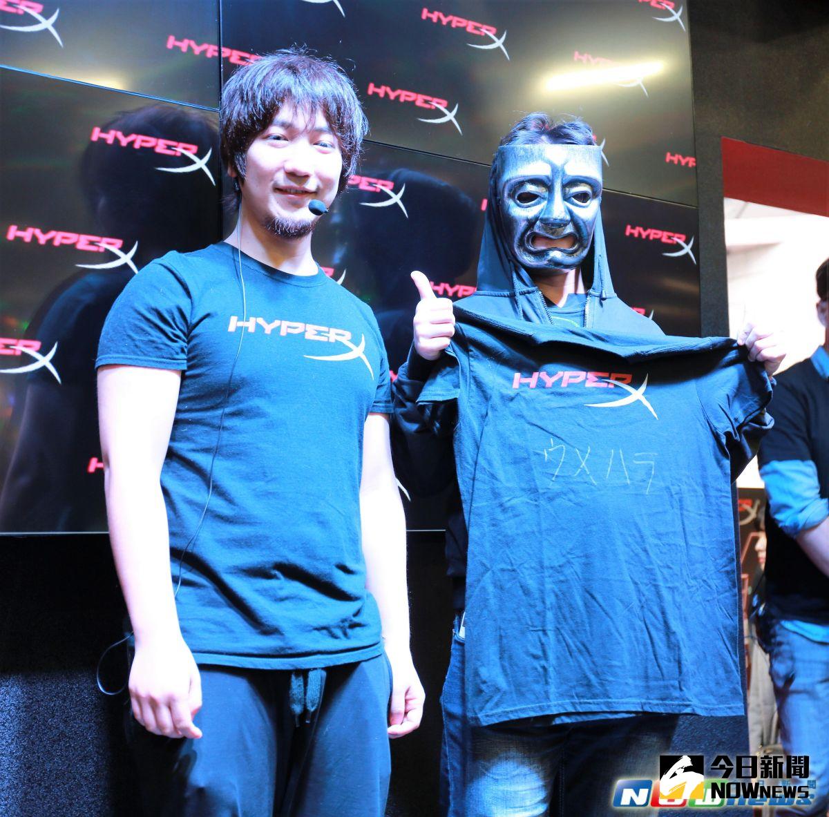 ▲HyperX於今(21)日在台北電玩展邀請到 梅原大吾與素人玩家進行表演站。（圖／記者徐浩偉.106.1.21）