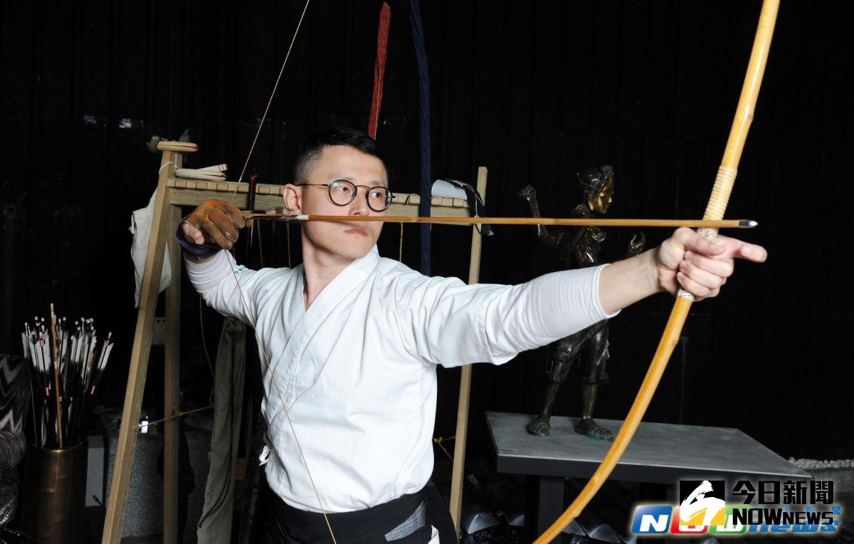 ▲弓道為談献華的創作帶來是一種平常心，一種放下我執的包容。（圖／記者林調遜攝，2017.1.11）