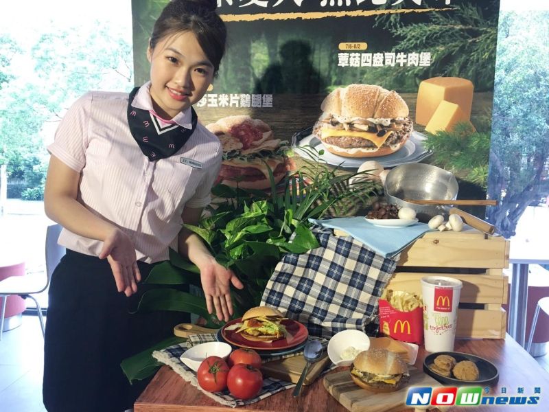 ▲搶攻暑假速食商機，麥當勞將自6月22日率先推出莎莎玉米片雞腿堡，7月6日以蕈菇四盎司牛肉堡接力，滿足消費者喜愛嘗鮮、求新求變的口味。（圖／記者彭夢竺攝，2016.6.21）