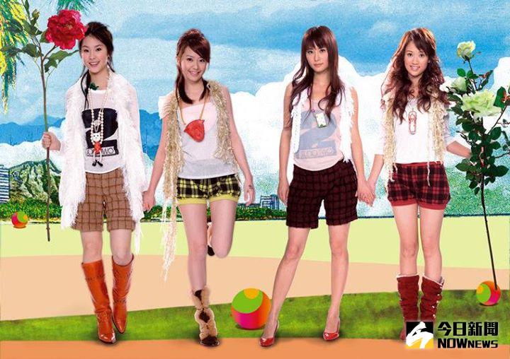 ▲昔日喬傑立女團七朵花遭團員小潔（左一）爆料資源獨厚陳喬恩（右一）。（圖／翻攝自臉書，2017.01.09）