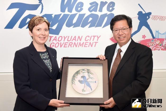 ▲世界總會主席Dawn Hetzel與桃園市長鄭文燦。(圖片來源：桃園市政府)