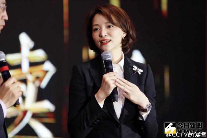 央視著名主持人董卿首次擔當製作人的文化類綜藝節目《朗讀者》在京舉辦開播發布會。