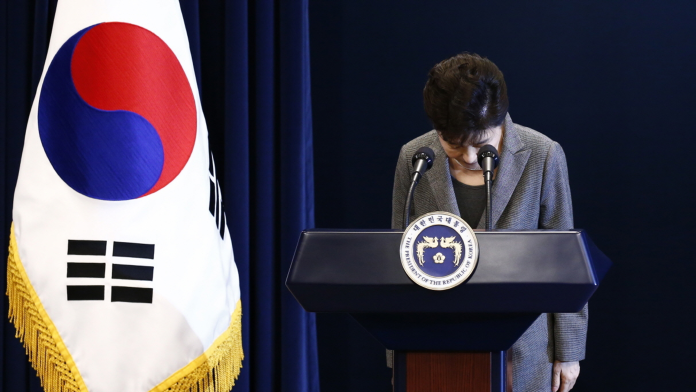 ▲南韓總統朴槿惠於29日三度道歉，也表示去留願意交給國會決定。（圖／達志影像／美聯社）
