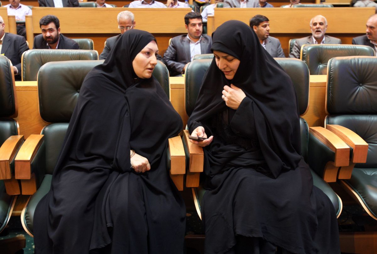 ▲伊朗最高法院今\\(3\\)日依照伊斯蘭律法判決，1名對他人潑硫酸，導致對方失明的女子，必須自毀一隻眼睛「以眼還眼」。（圖／達志影像／美聯社）