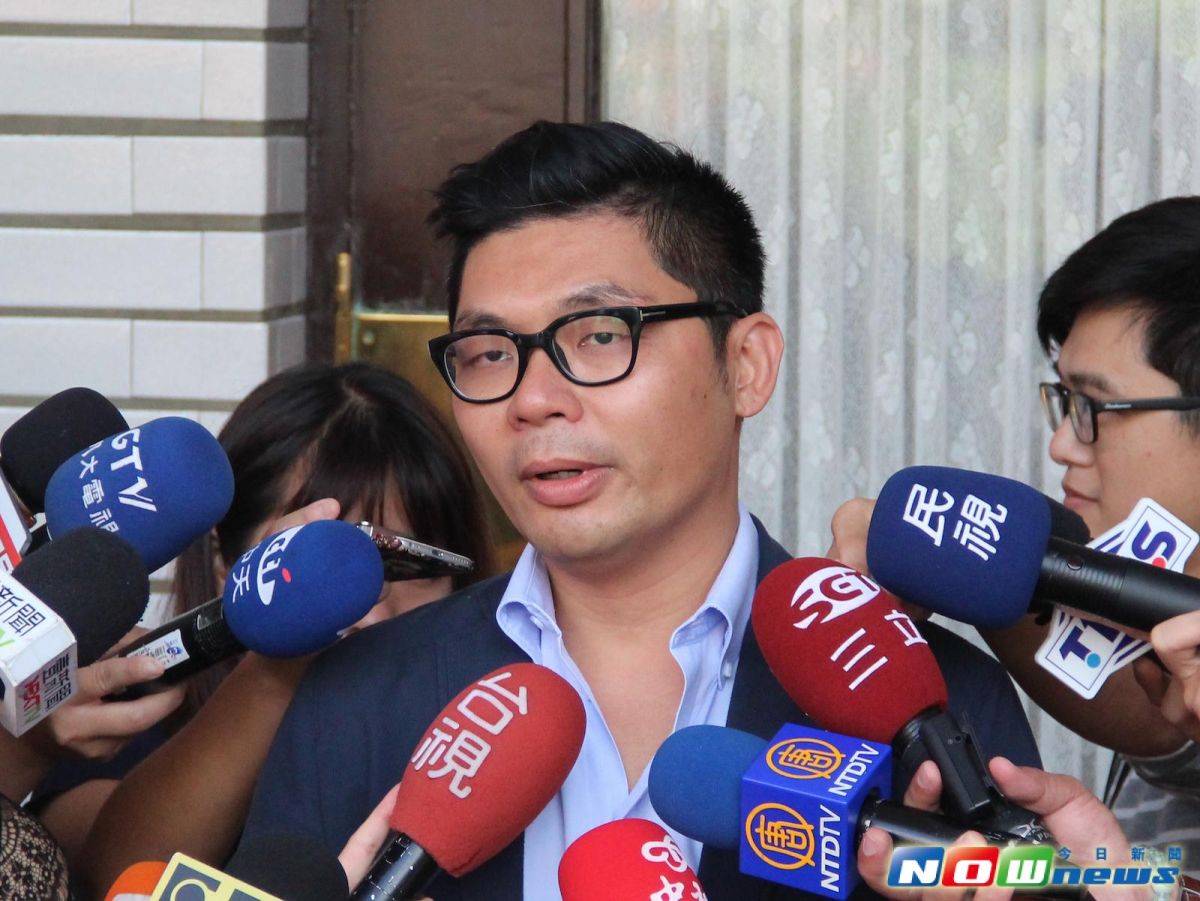 ▲針對公督盟的立委評鑑結果，國民黨立委許毓仁17日表示，用單一標準量化立委的表現，「只會加速國會（素質）的低落」。（圖／記者葉滕騏攝,2016.10.17）