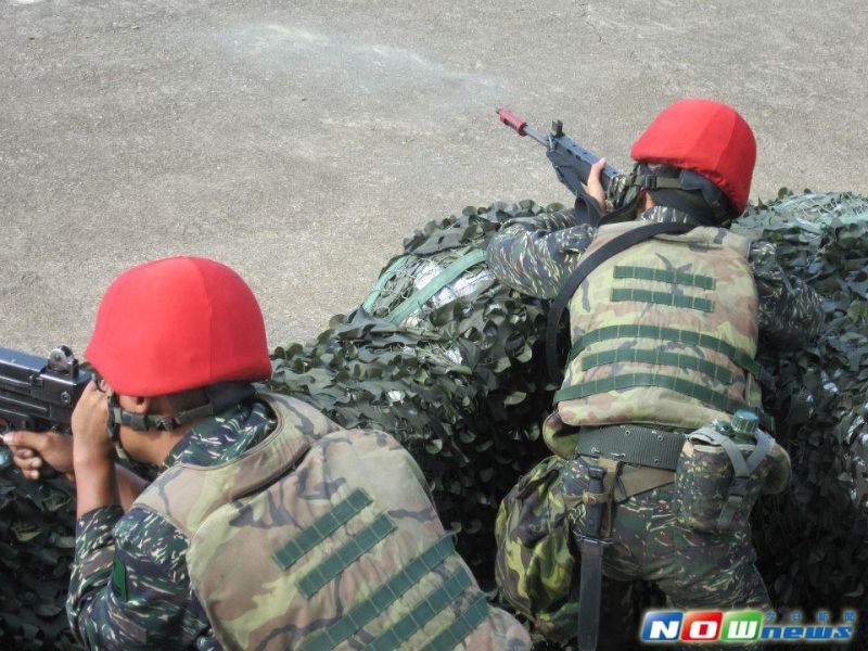 ▲國防部今年將規劃辦理「高級中學學校學生體驗射擊」、「戰鬥營增加射擊課程」、「與青年有約射擊觀摩」、「步槍射擊競賽」等活動。圖為陸戰隊66旅操演。（資料圖／記者呂烱昌攝影）