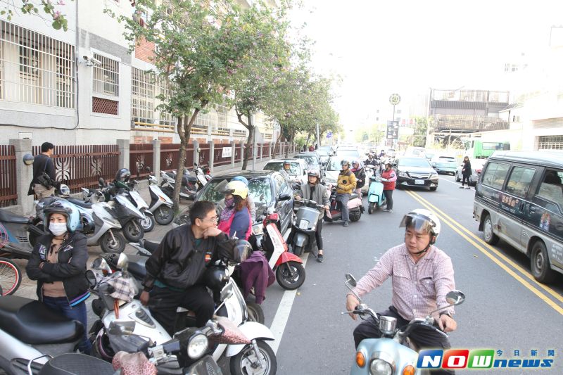 ▲員林市公所規劃806個收費停車格，已劃設編號，主要收費路段以舊市區公園、看守所旁及學校旁為主。（圖／記者陳雅芳攝，2017.2.15）