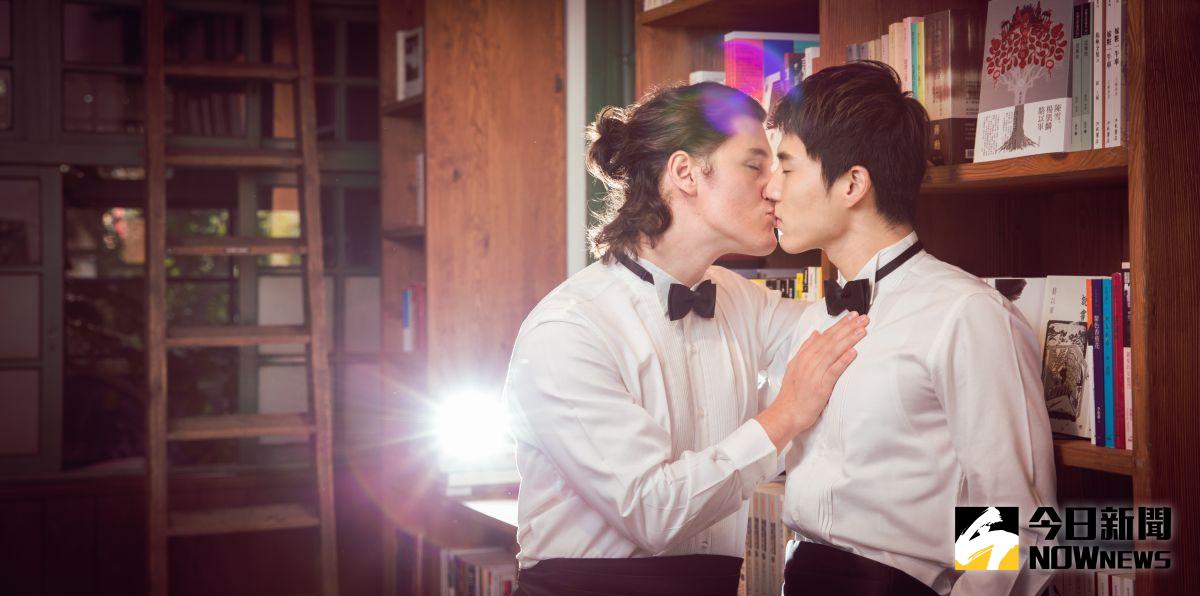 ▲同志形婚議題《還是一家人》劇中男同志伴侶唐振剛、周厚安。（圖／ 同志尚典攝影工作站，2017.02.21）