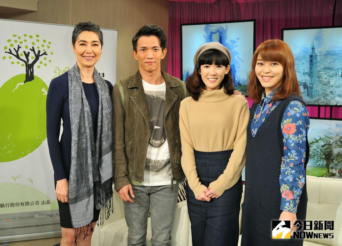 ▲左起賴佩霞、黃尚禾、孫可芳、朱盛平，接受《台灣名人堂》訪問。（圖／台視，2017.02.11）