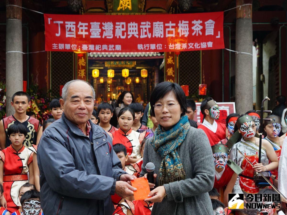 ▲大光國小楊秀枝(右)，致力發揚台灣傳統藝陣文化。