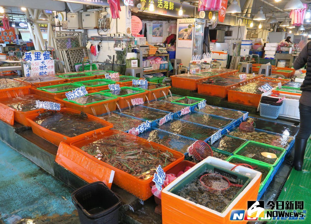 ▲富基漁港有著全國知名的觀光魚市，提供各式各樣「活跳跳」的海鮮。（圖／新北市政府漁業及漁港事業管理處提供）