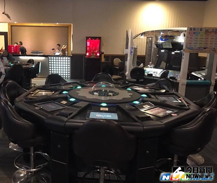 ▲警方查扣俄羅斯輪盤、賓果連線等大型電玩機具，每檯動輒百萬元以上。（圖／警方提供）
