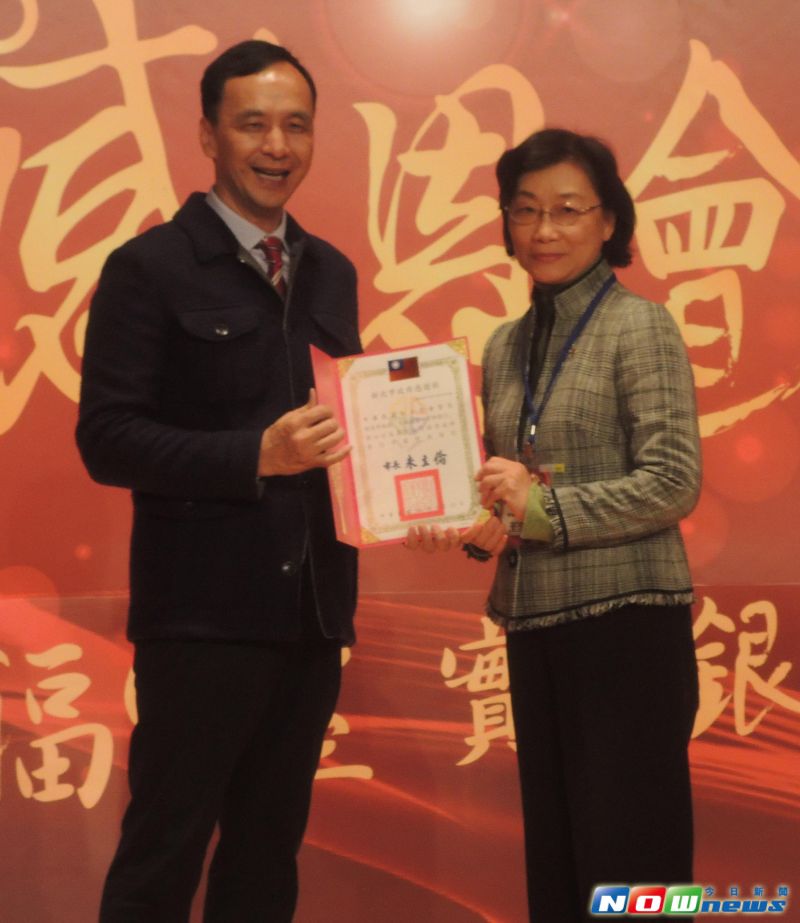 ▲中華民國紅十字會總會長王清峰(右)重申財報透明。（圖／記者陳志仁攝）