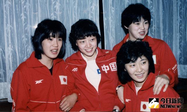 楊希（左二）。