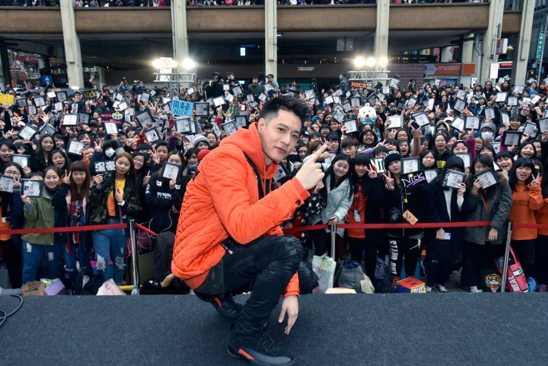 ▲周湯豪《REAL》慶功簽唱會。（圖／太陽娛樂，2017.02.12）