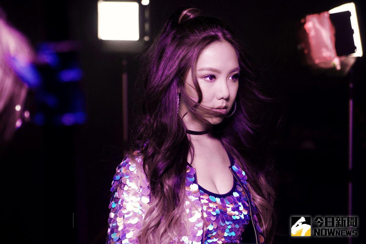 ▲鄧紫棋「耍大牌」演唱會宣傳影片意外展露美麗事業線。（圖／蜂鳥音樂提供，2017.02.23）