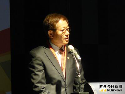 台積電23日舉行供應鏈管理論壇，總經理暨共同執行長劉德音演講表示，今年台積電研發支出將增加15%，10奈米製程下半年出貨將快速增加，7奈米製程預計第1季試產，2018年量產。中央社記者張建中攝　106年2月23日