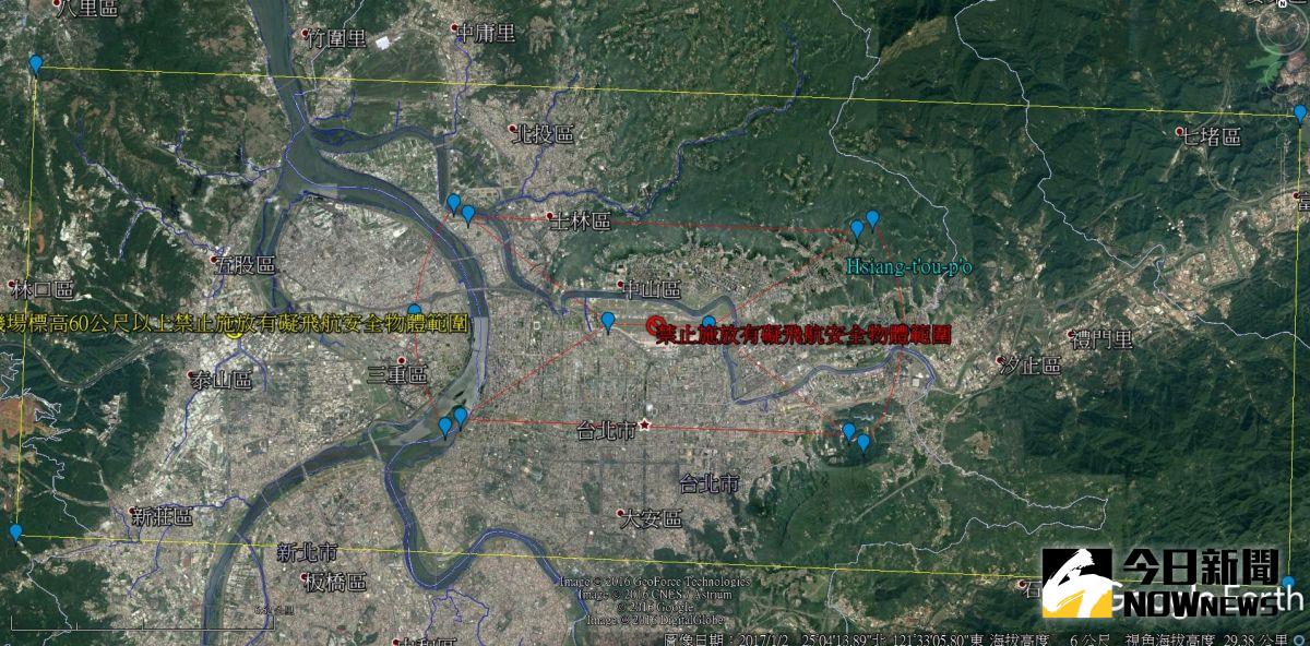 ▲松山機場周圍，紅線以內是完全禁止施放範圍，黃線與紅色間則是相對於松山機場標高60公尺以上禁止施放範圍。（圖／民航局）