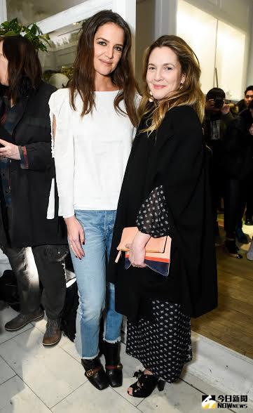 ▲凱蒂·荷姆斯(Katie Holmes)、茱兒·芭莉摩(Drew Barrymore)出席紐約時裝周。（圖／公關提供）
