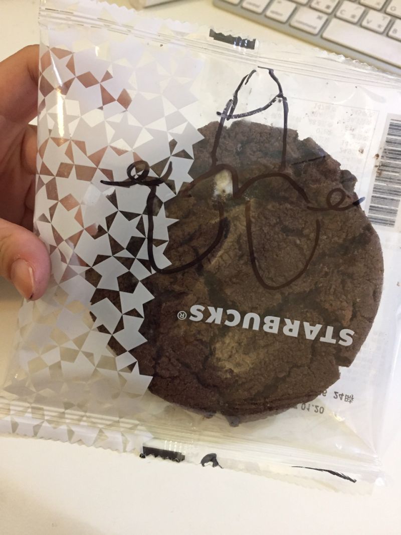▲星巴克餅乾畫「男性生殖器」，原來全是誤會。（圖／翻攝自批踢踢）