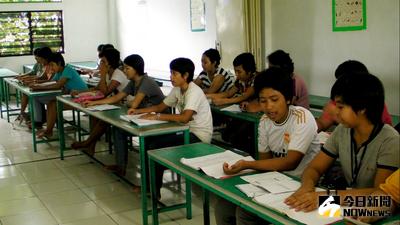 印尼婦女在雅加達近郊的外勞訓練中心上課，學習中文，為的就是前往台灣工作。中央社記者周永捷雅加達攝　105年7月15日
