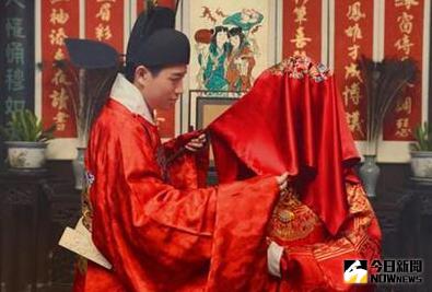 古代男人娶老婆的方法有劫奪婚、買賣婚、媒妁婚、自由婚。