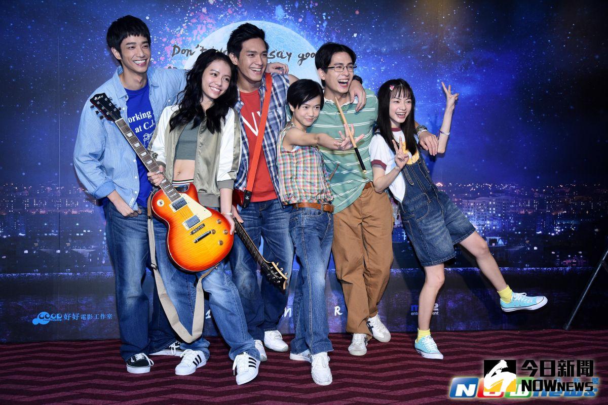 ▲電影《帶我去月球》劉以豪、宋芸樺、李銓、嚴正嵐、石知田、姚愛甯 出席致敬張雨生經典記者會。（圖／記者林柏年攝，2016.11.05）