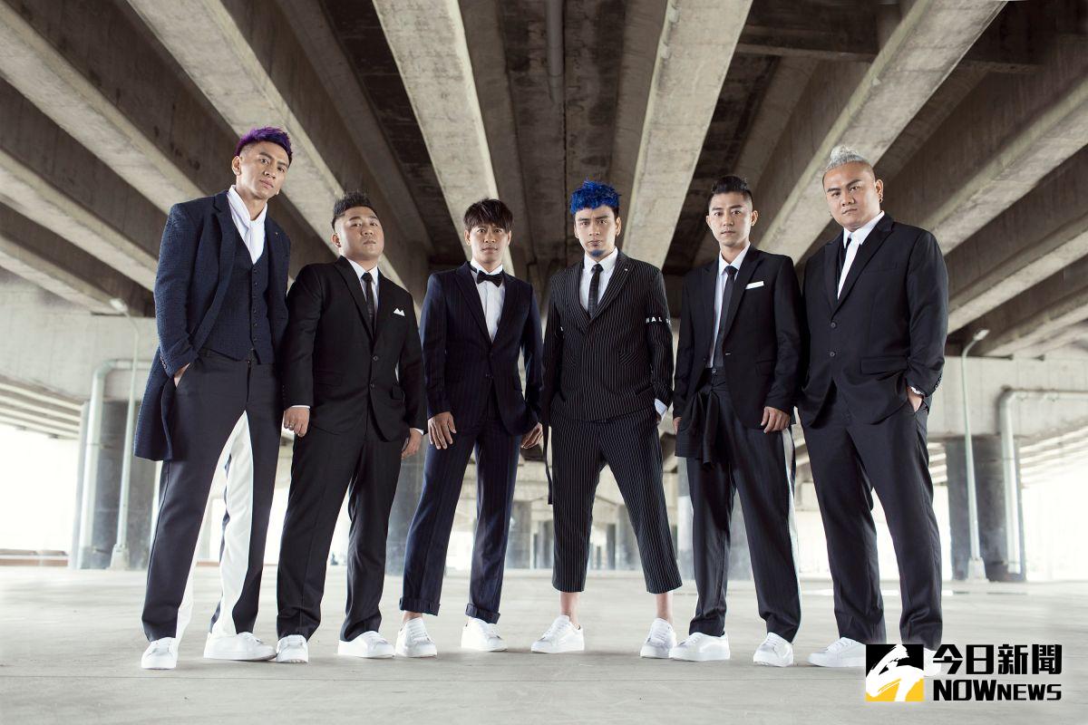 ▲BOXING樂團成員有（左起）洛克斯、曉明、好樂迪、葛西瓦、曉龍和阿六。（圖／環球EMI提供，2016.12.12）