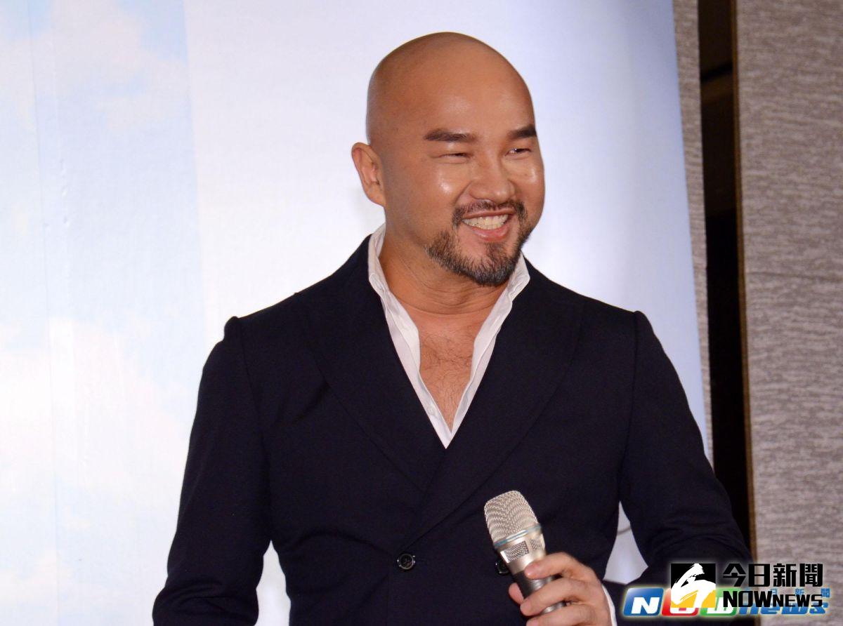 辛龍數位單曲《快樂》慶功。（記者林調遜／攝影）