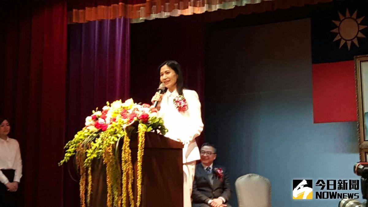 ▲曾有高醫教授透露，吳秀梅個性如俠女且嫉惡如仇，勇於參加學校陳抗運動，卻也擔心這樣的個性，恐怕難以適應官場文化。（圖／食藥署提供）