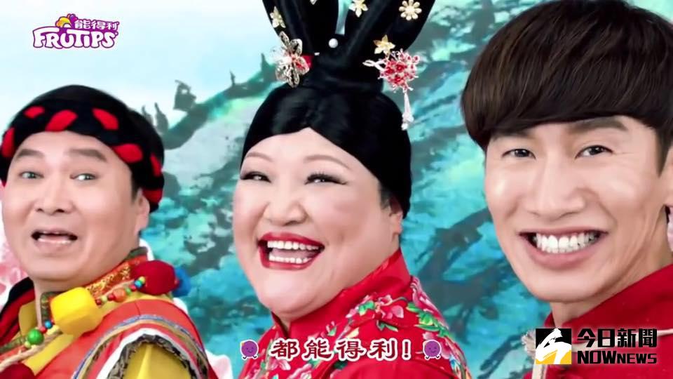 ▲魯芬（中）曾與李光洙（右）合拍廣告，今日因皮肌炎離世。（圖／翻攝自魯芬臉書，2017.02.06）