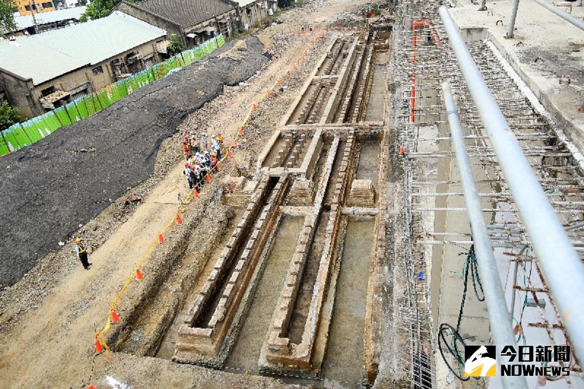 ▲圖說：台中火車站鐵路高架化新站工程，在舊站地層下發現應為日治時期車站機關車庫的遺構。