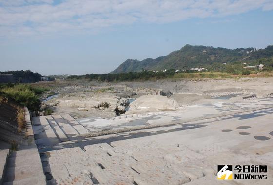 ▲大甲溪流域從去年進入枯水期以來，水量較歷年同期平均減少，雖短期內用水無虞，民眾仍需節約用水。〈圖／記者黃玿琮攝〉