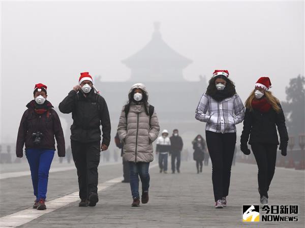 北京頂著遮天蔽日的霧霾氣候，窮盡房控、業控、學控幾乎所有手段，還是僅僅能夠實現拉低增速的目標。