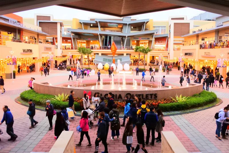 ▲位於桃園機捷A18站的GLORIA OUTLETS華泰名品城6天年假期間，因為二期擴大營運，整體營業額順利突破3億目標。（圖／華泰名品城提供）