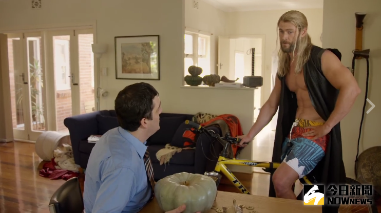 ▲索爾與人類室友戴瑞的日常生活第二彈公開。（圖／翻攝自Marvel臉書）