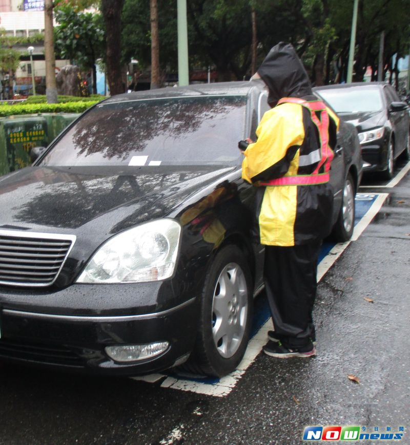 ▲新北收費停車位的身障停車優惠新措施，將於3月1日上路。（圖／新北市政府交通局提供）