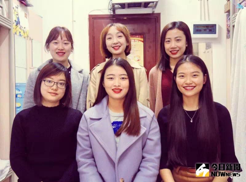 四川師範大學外國語學院的一間學霸女生寢室走紅網路，寢室的六名女生是賀瑩瑩、江煒鑭、李穎琪、劉佳璐、劉玲、劉昀霞。