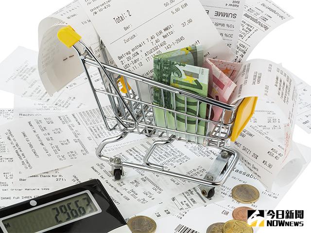 ▲網友詢問若信用卡費、房貸曾遲繳，「黑紀錄」會跟一輩子嗎？引發討論。（圖／NOWnews製）