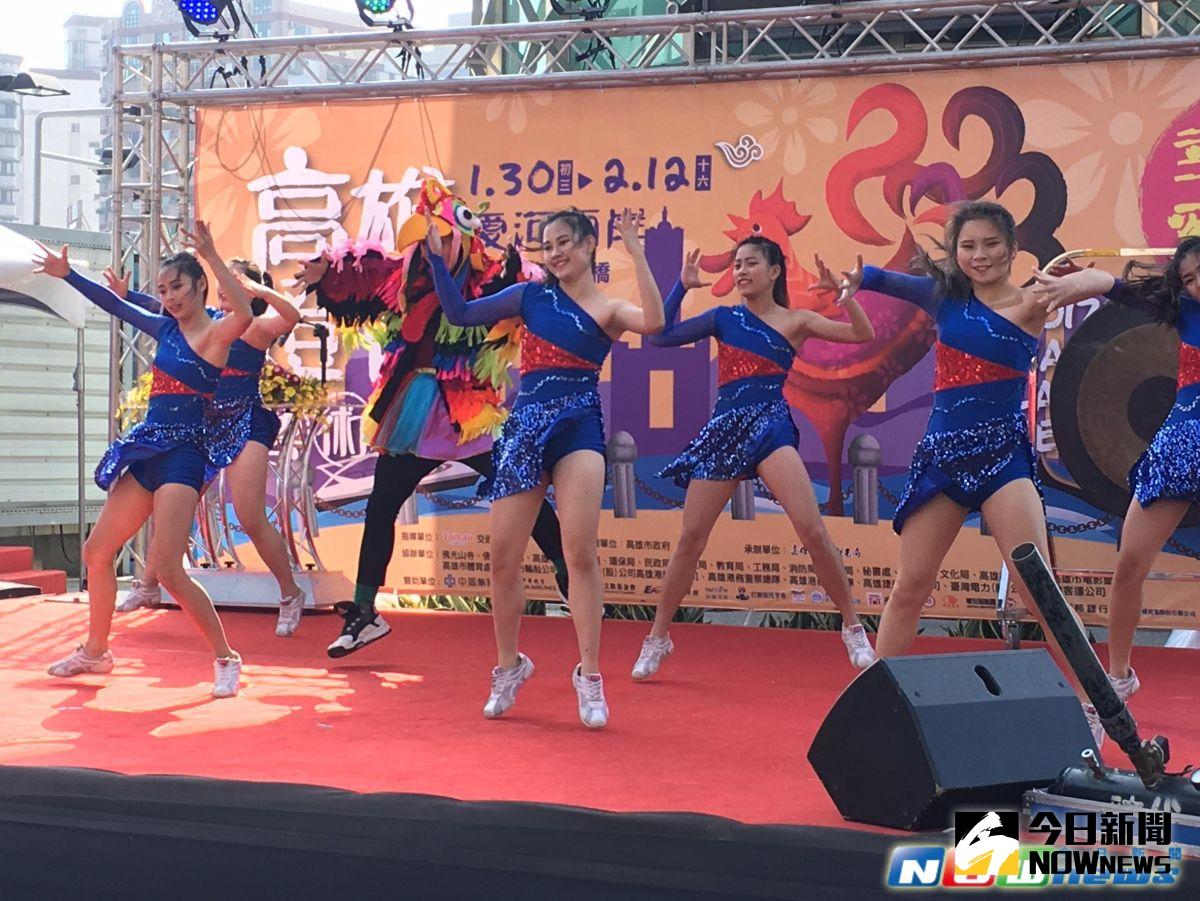 ▲高雄燈會周六登場，正修科技大學學生在記者會現場啦啦隊表演。（圖／記者李德威攝，2017.2.8）