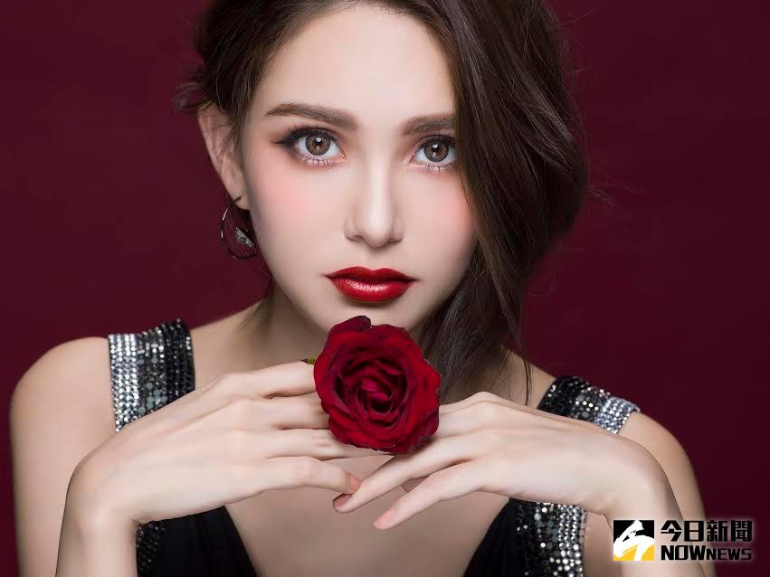 ▲女星昆凌示範妝容。（圖／公關提供）