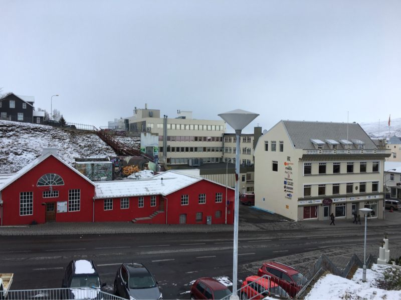 ▲台灣的「市容殺手」鐵皮屋在冰島卻很美，網友道破盲點。（圖／翻攝自批踢踢）