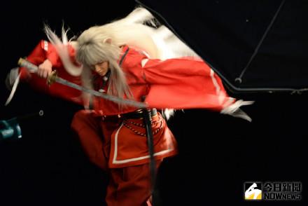 ▲喜矢武豐扮演主角犬夜叉。（圖／翻攝自微博）